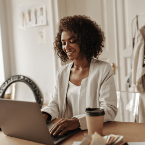 Renda extra com empreendedorismo digital: guia completo para vender produtos Akmos online